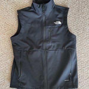 North Face MENS Windwall Vest. Medium